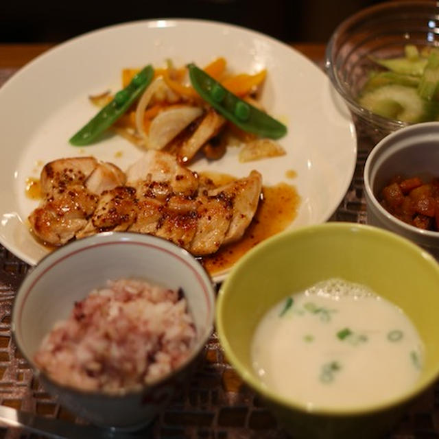 鶏胸肉のソテー・ハニーマスタードソース