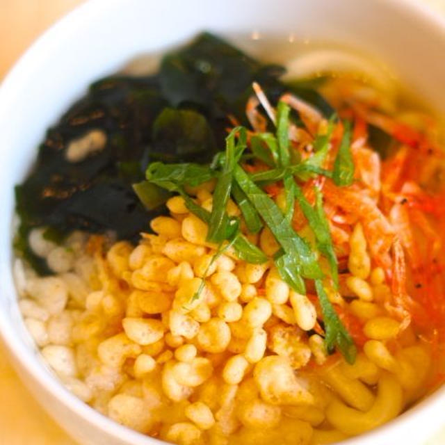 白だしで簡単！ワカメ＆桜えびうどん