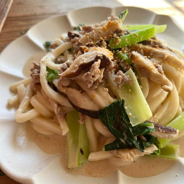 ＊レンジDE小松菜とひき肉の味噌クリームうどん＊