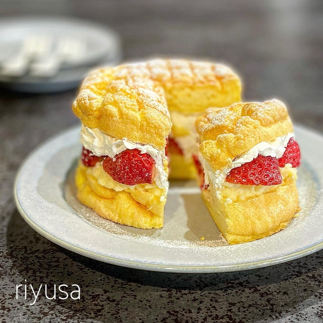 【シンプル材料で簡単】苺のふわんふわんケーキ