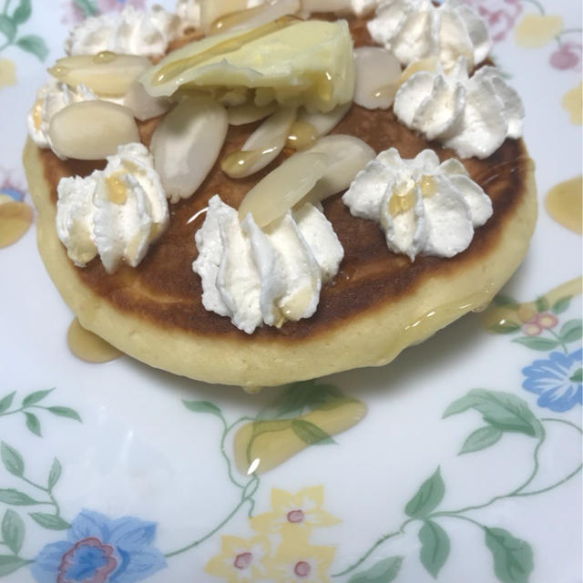 牛乳と卵でふんわりデコホットケーキ
