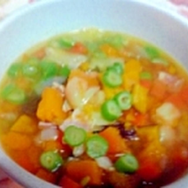 8種類の具材入り、野菜たっぷりスープ♪