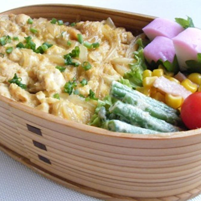 親子丼弁当&マカロン