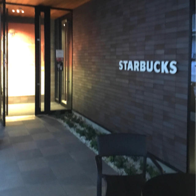 年末近い名古屋繁華街を抜けてスターバックスへ