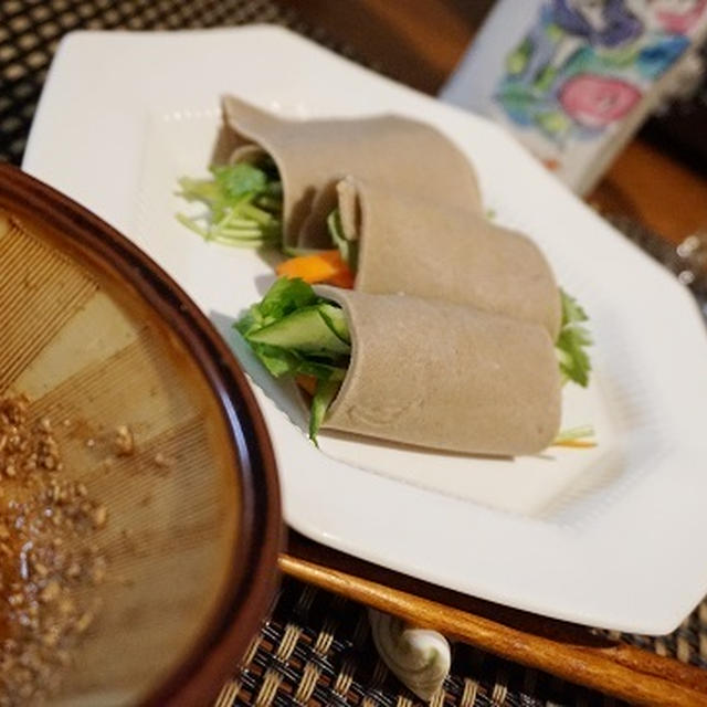 蕎麦生春巻き、スイカの漬物、きくらげとスイカの和え物、稚鮎の山椒煮