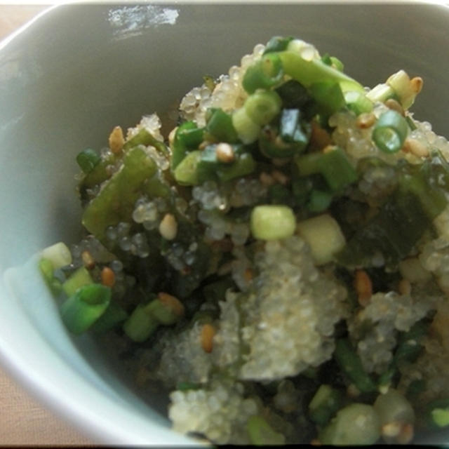 金胡麻にんにくレシピ（プチプチ、ウッ、うまい!!　子持ちわかめの金胡麻にんにく和え）
