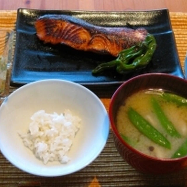 鮭の味噌漬け焼きと野菜の炊き合わせ溺れ風？