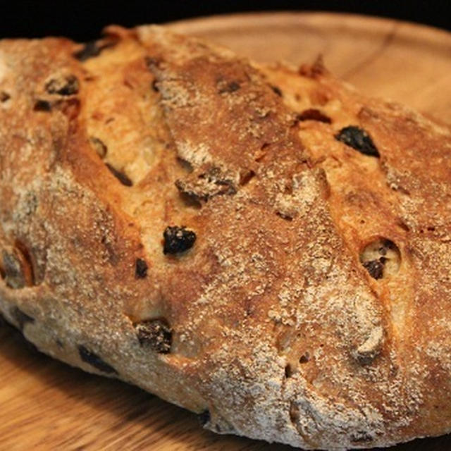 cashew nut raisin bread & campagne