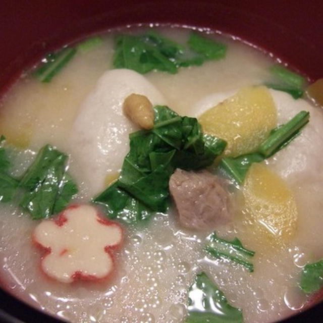 日本各地のお雑煮を食べたい！　今夜は白味噌仕立てのお雑煮♪