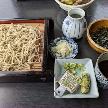 長野・諏方湖を見下ろす蕎麦店｢登美 本店｣の絶景