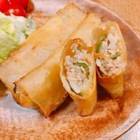 「スパイス大使」ハウス エスニックガーデン クッキングペースト「トムヤムクン味」を使って、もやしとピーマンのエスニック春巻き
