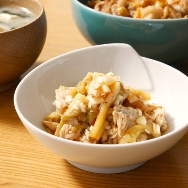 焼なすと茹で鶏の甘酢ねぎだれと、あぶら麩丼の晩ごはん