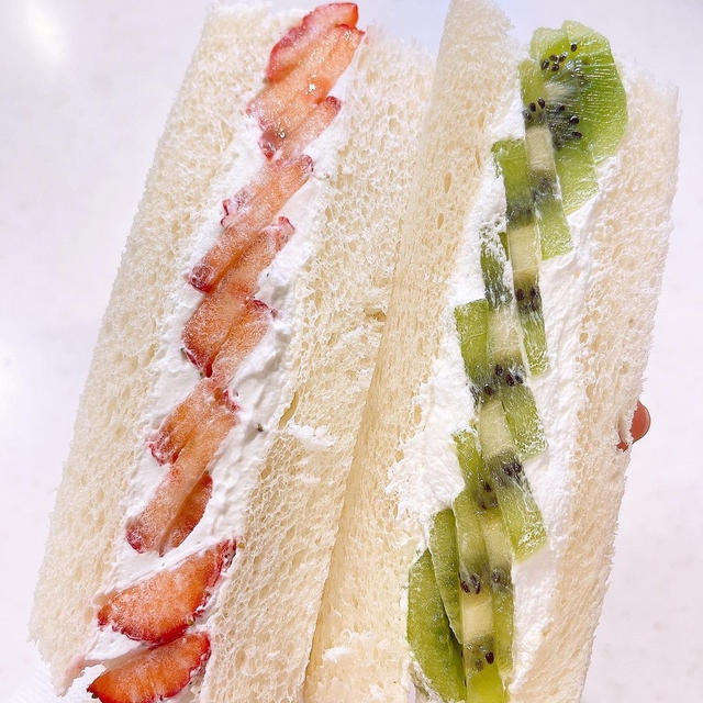おやつはフルーツサンドです！！