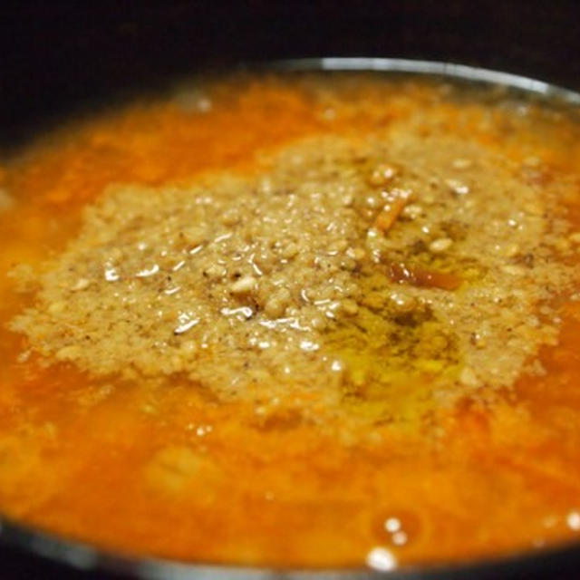 にんじんと押し麦の胡麻スープ