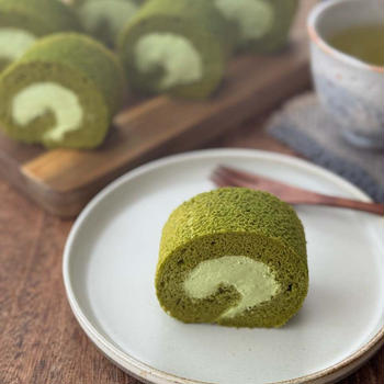 ダイソーのトレーで！ふわしゅわ♡米粉の抹茶ミニロールケーキ＊ベビー服を捨てたら