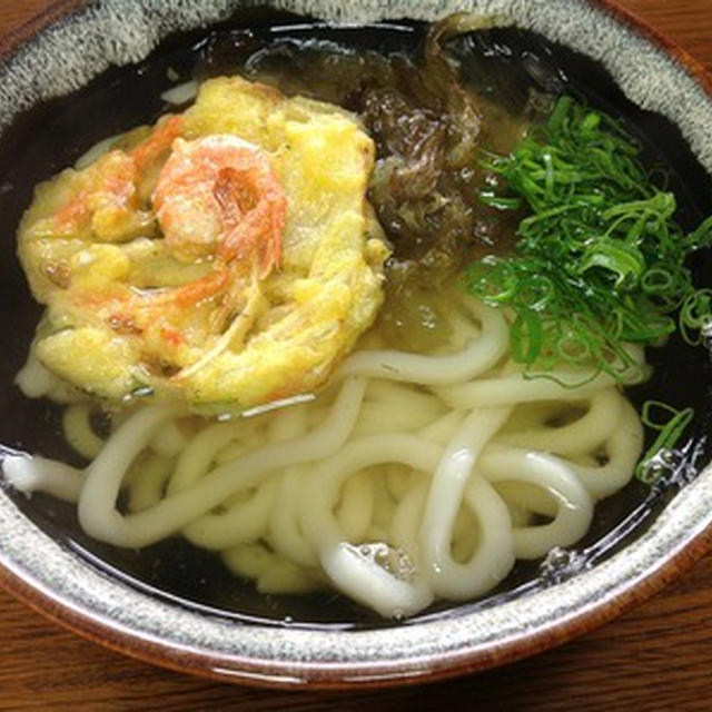 今朝の麺は「かき揚げこぶうどん」