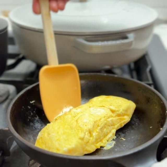 STAUBスキレットで作るふっくら卵焼き｜初心者にもおすすめの簡単レシピと焼き方のコツ