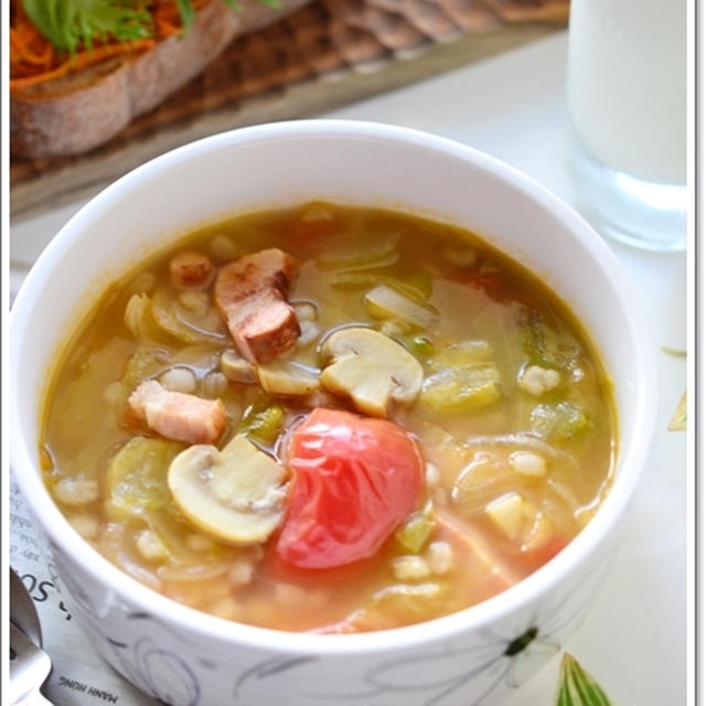 ベーコンとレタスの食べるスープと食べるスープの魅力【食べる野菜パワースープレシピ】