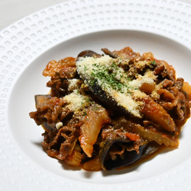 牛薄切り肉となす、セロリの時短トマト煮。野菜も薄く切って加熱時間を短縮、暑い時期でも調理が苦にならないおつまみ。