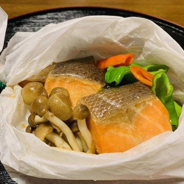 鮭・万願寺とうがらし・占地の包みチン！　/　にんべん　旬の魚でビネガーソテー