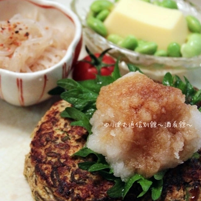 家人のリクエストで、もずくとオクラ入り醤油麹豆腐ハンバーグ。