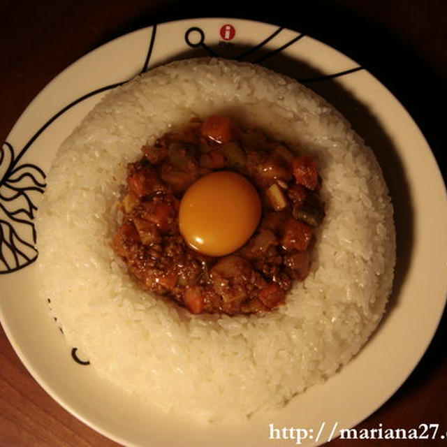 レトロな味わい！！！　「ドライカレー＆生卵」　byまりあーな　（３/１７）