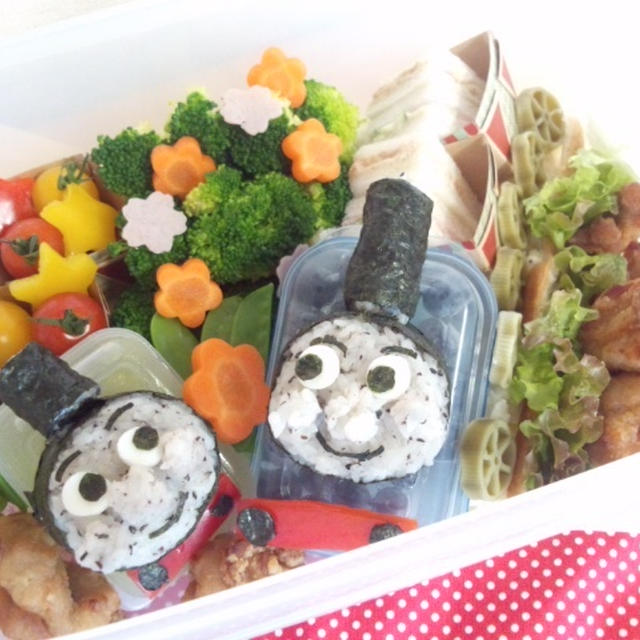 トーマス弁当 水玉トーマスとキラキラパーシーのピクニック By あさごはん さん レシピブログ 料理ブログのレシピ満載