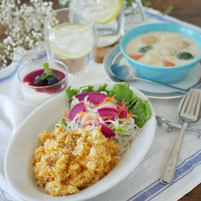 にんじんとツナの炊飯器ピラフと、とりつくねのシチュー