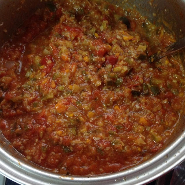 つくレポ！ジュンジュンさんの《夏野菜たっぷりなトマトソース》でパスタ♪