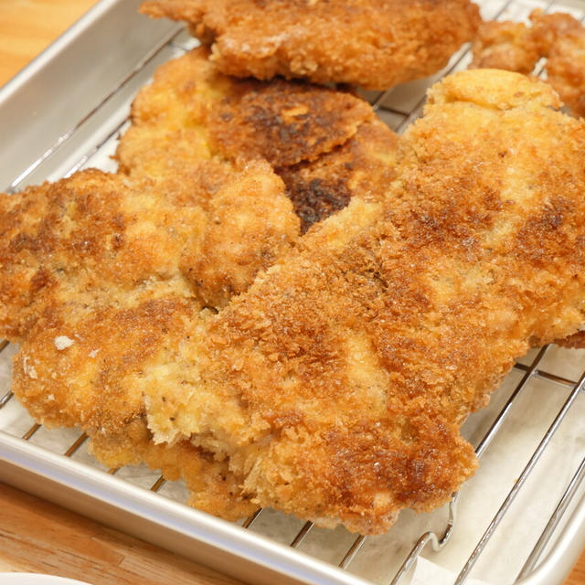 【動画・レシピ】え！こんなにジューシーなの！料理初めてのパパに作ってほしい「鶏むね肉で作るチキンカツ」油処理も楽ちん