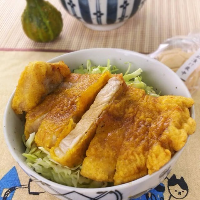 スパイシーでご飯が進む！カレー豚唐ソース丼