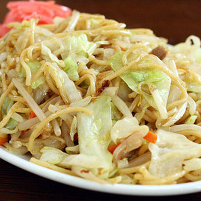 野菜を加えて生協の冷凍「博多風焼きラーメン」
