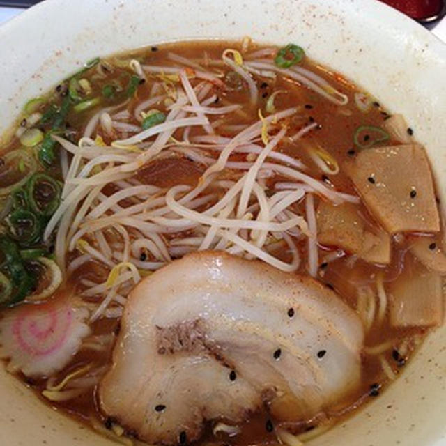 フードコートで味噌ラーメン
