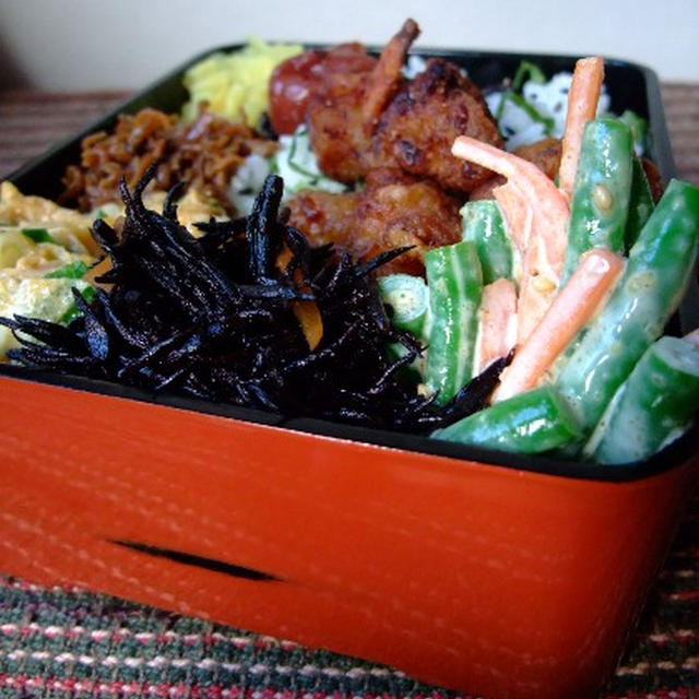 から揚げ弁当。