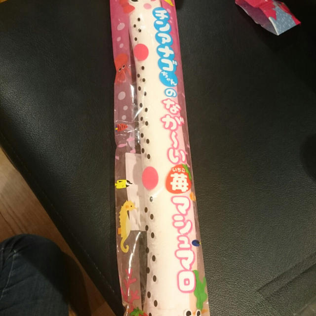 巨大マシュマロを食べる。