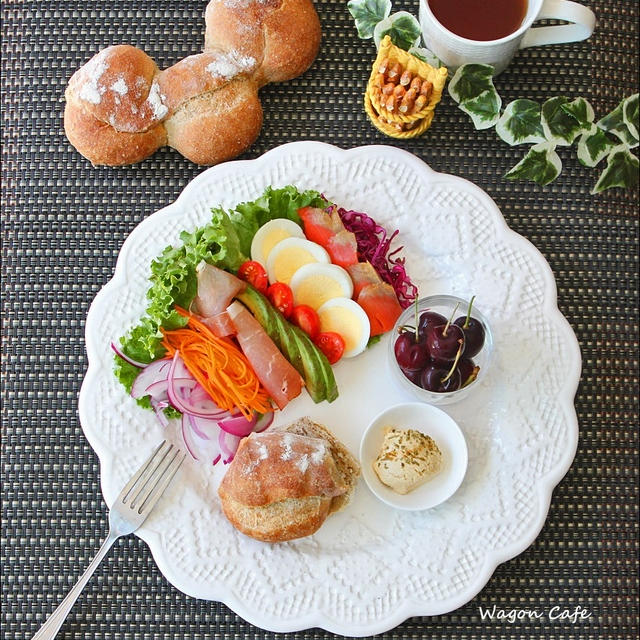 ブラックベリー酵母で☆ couronne bordelaise オープンサンド