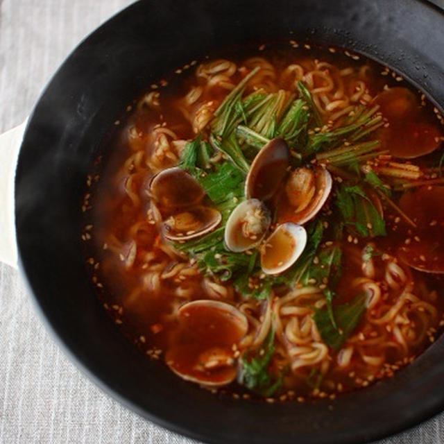 中華三昧で*あさりと水菜の味噌ラーメン