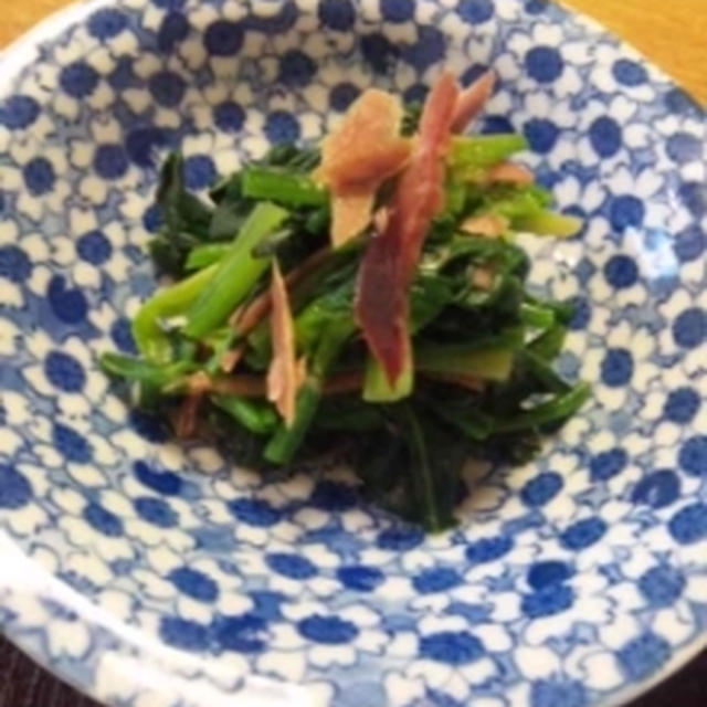 塩麹入り玉葱と竹輪のスクランブルエッグ＆生サラダ節入りほうれん草和え物