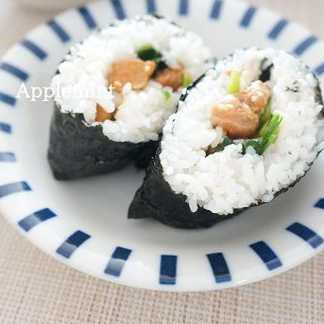 今日は震災の日！避難生活時にも衛生的に作れる焼き鳥缶でおにぎらず【缶詰レシピ】