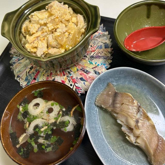 【1.3絶不調 三太郎の夜ごはん】親子丼&煮魚❣️