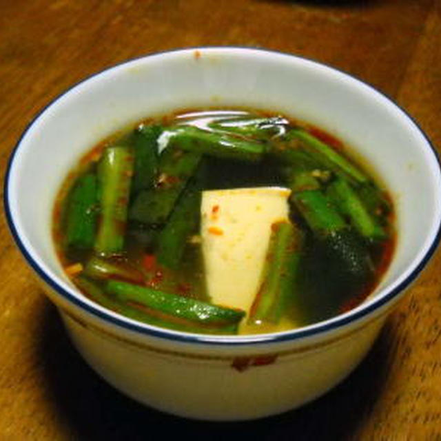 豆腐とニラのピリ辛スープ