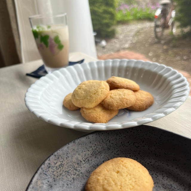 シンプルに塩味クッキー焼きました