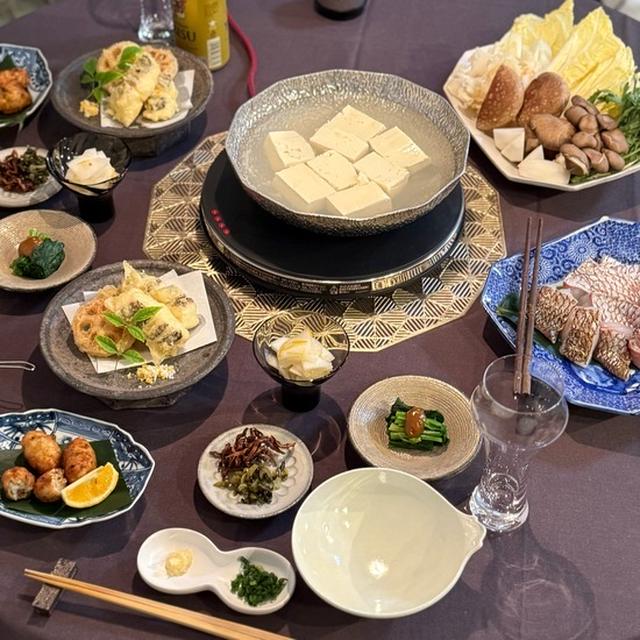 鯛の天ぷらと、温泉湯豆腐また食べてる…