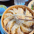 エビ餃子と焼酎ソーダ割りで最高晩酌♪焼きも蒸しも優勝♡海老好き必見！話題のメガ盛り餃子♪