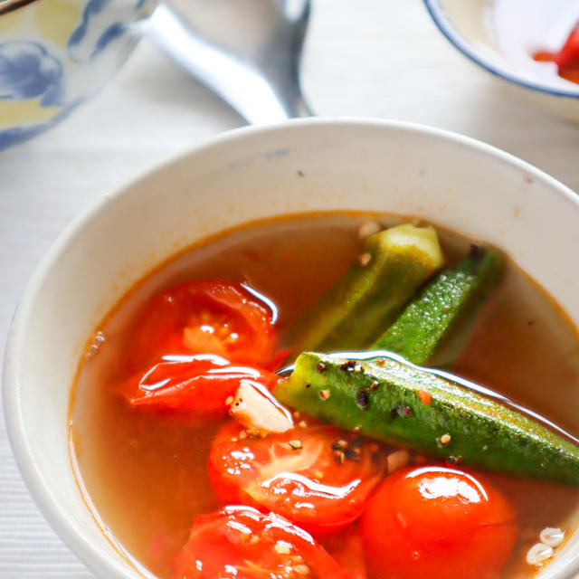 オクラとトマトの酸っぱいベトナムスープのレシピ