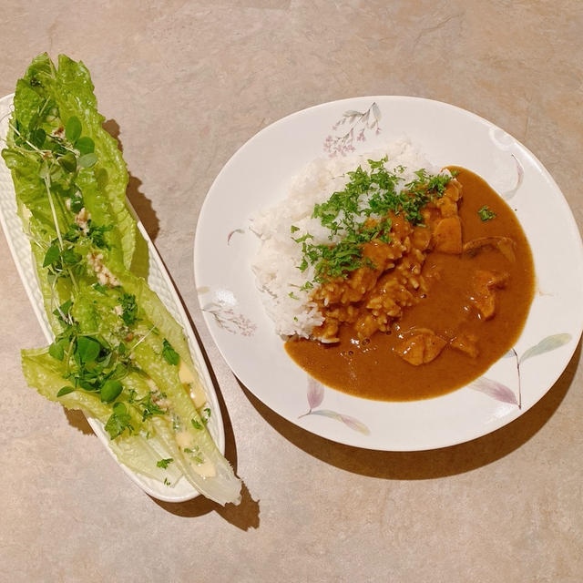 カレーとまたまたシーザーサラダ