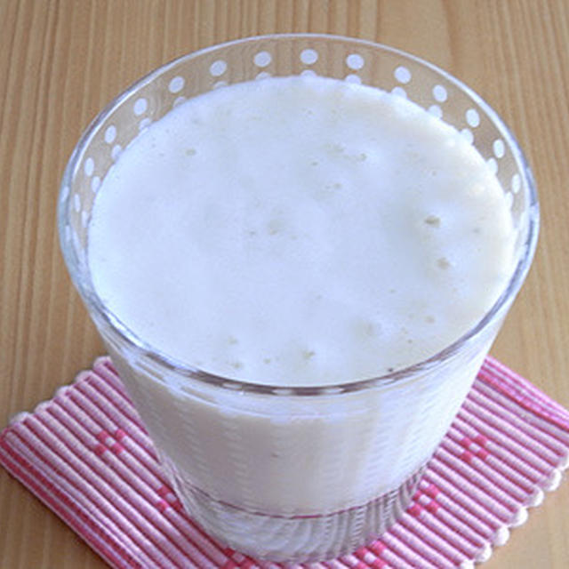 ぶどう＋バナナ＋ヨーグルト＋牛乳のフレッシュジュース