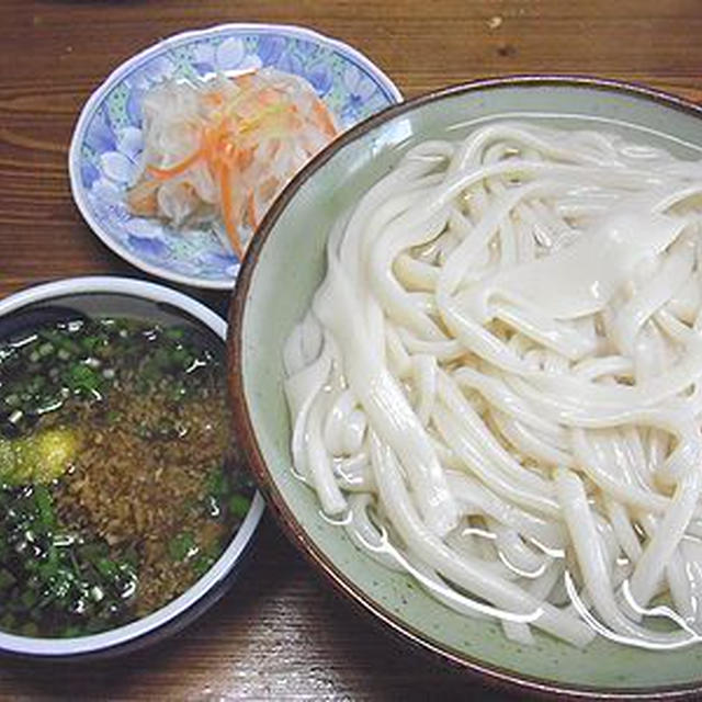 釜揚げうどん。なまこと鯛の刺身。