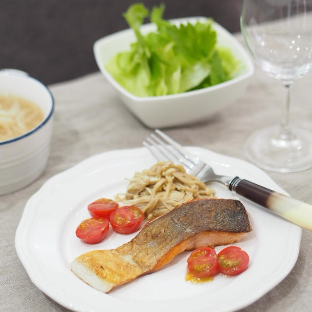 夏までにスリムボディ！食べながら痩せる献立　DAY１♡鮭とえのきのソテー