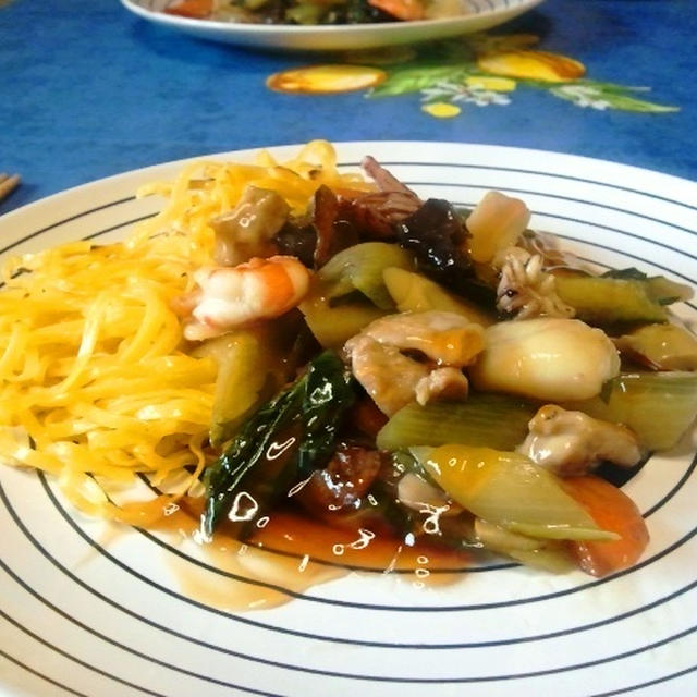 タリオリーニで海鮮あんかけ焼きそば